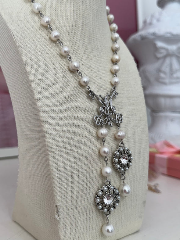 Daisy Pearl Lariat Necklace