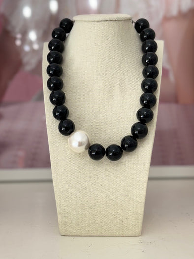 RARELEY GOSSIPED - BLACK ONYX NECKLACE
